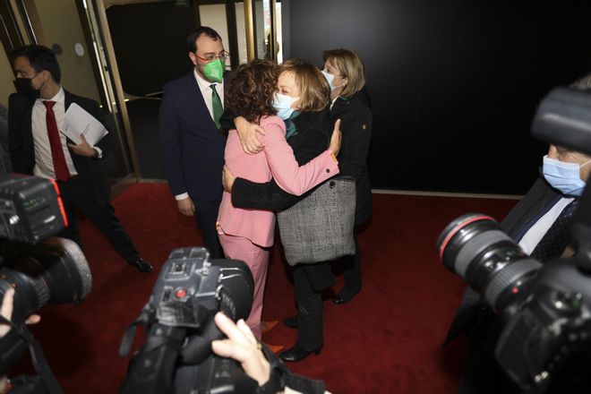 El gran acto de despedida de baterías se convierte en reclamo para invertir en Avilés