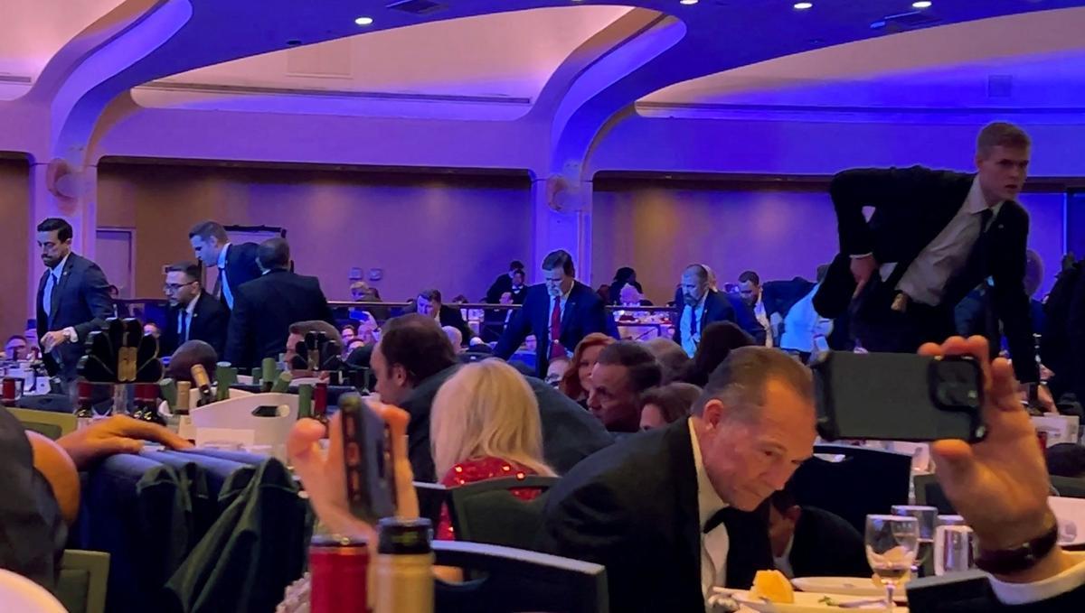 Trump, evacuado ileso de la cena de corresponsales de la Casa Blanca tras un intento de atentado.