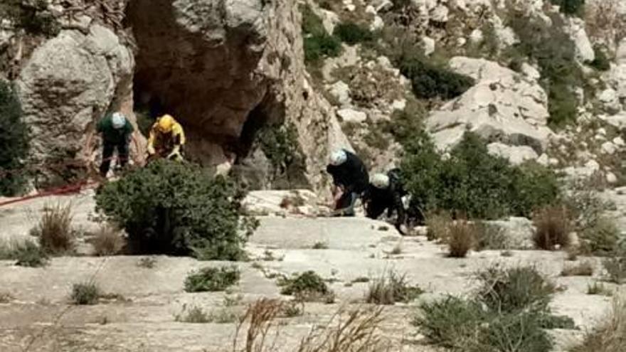 Un momento del rescate en el Peñón de Ifach.