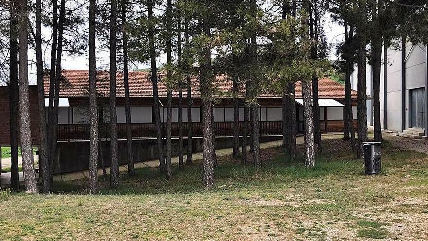 Els edificis de l&#039;Ajuntament i el local social de Castellar de la Ribera