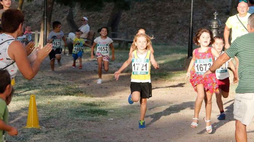 Ángel Nieto y Alma de las Heras se imponen en el Cross Popular de San Frontis