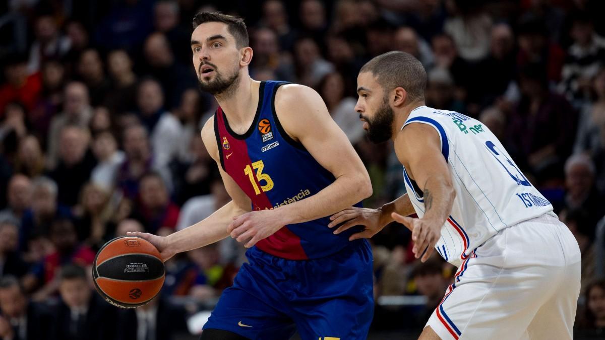 Tomas Satoransky, junto a Darius Thompson en un Barça - Anadolu Efes de Euroliga