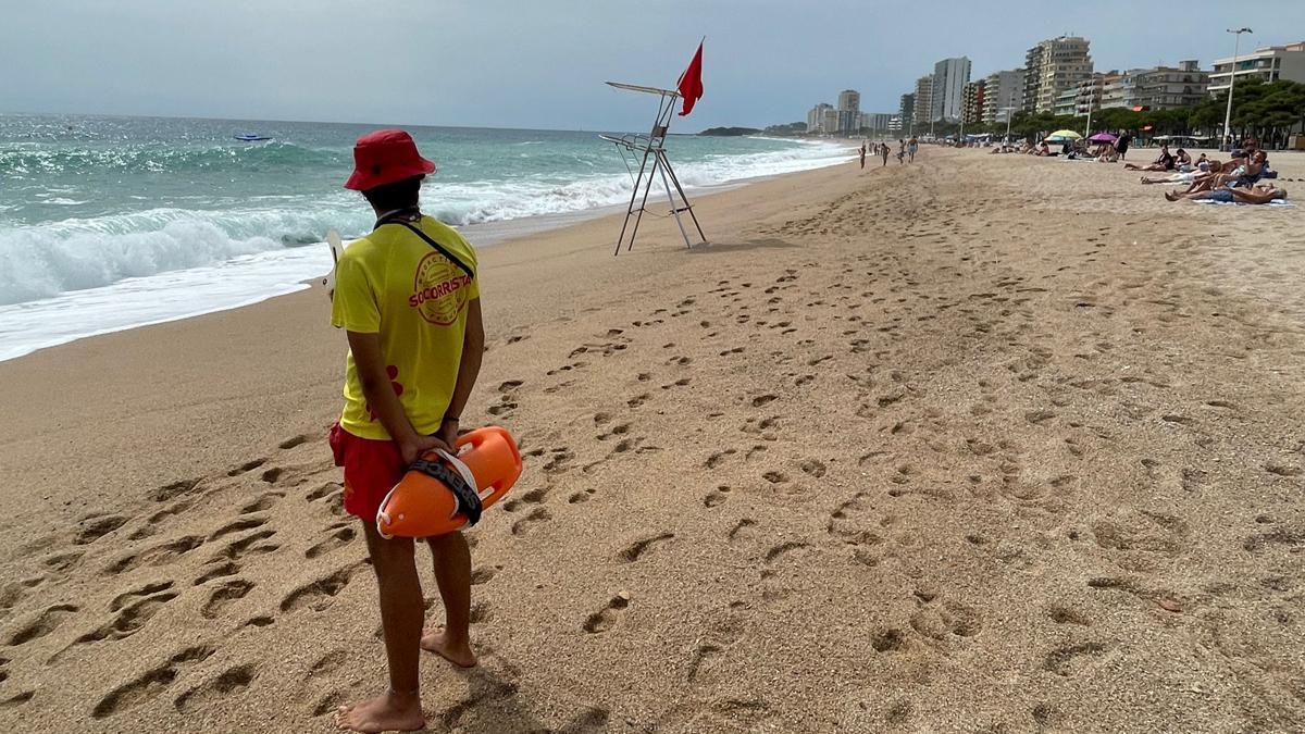 Un jove mor ofegat a Platja d’Aro rebolcat per la força de les onades