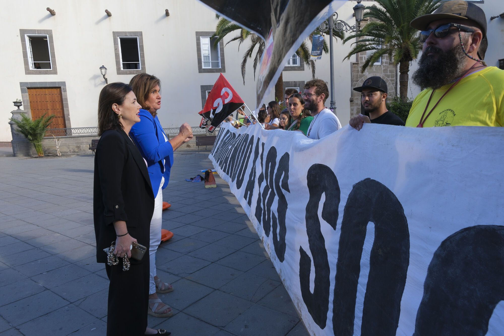 Concentración de socorristas de Las Canteras frente a las Casas Consistoriales