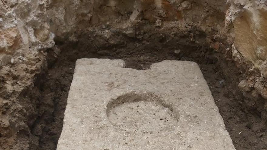 Restos arqueológicos encontrados en  la Plaza de la Reina.