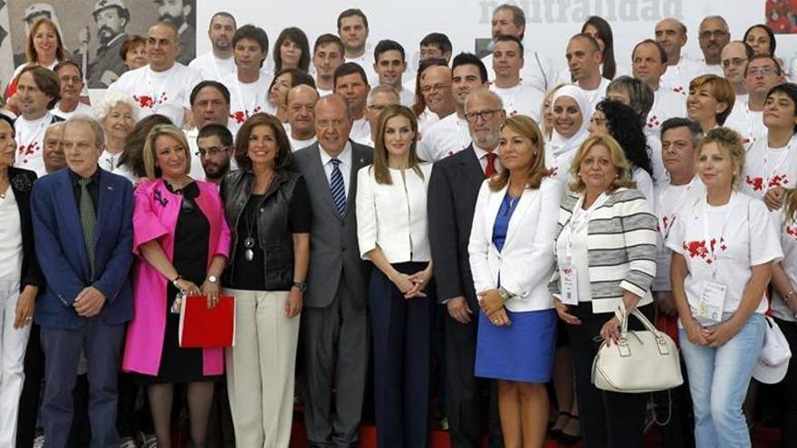 La Reina destaca de Cruz Roja su ayuda &quot;a ciegas&quot;