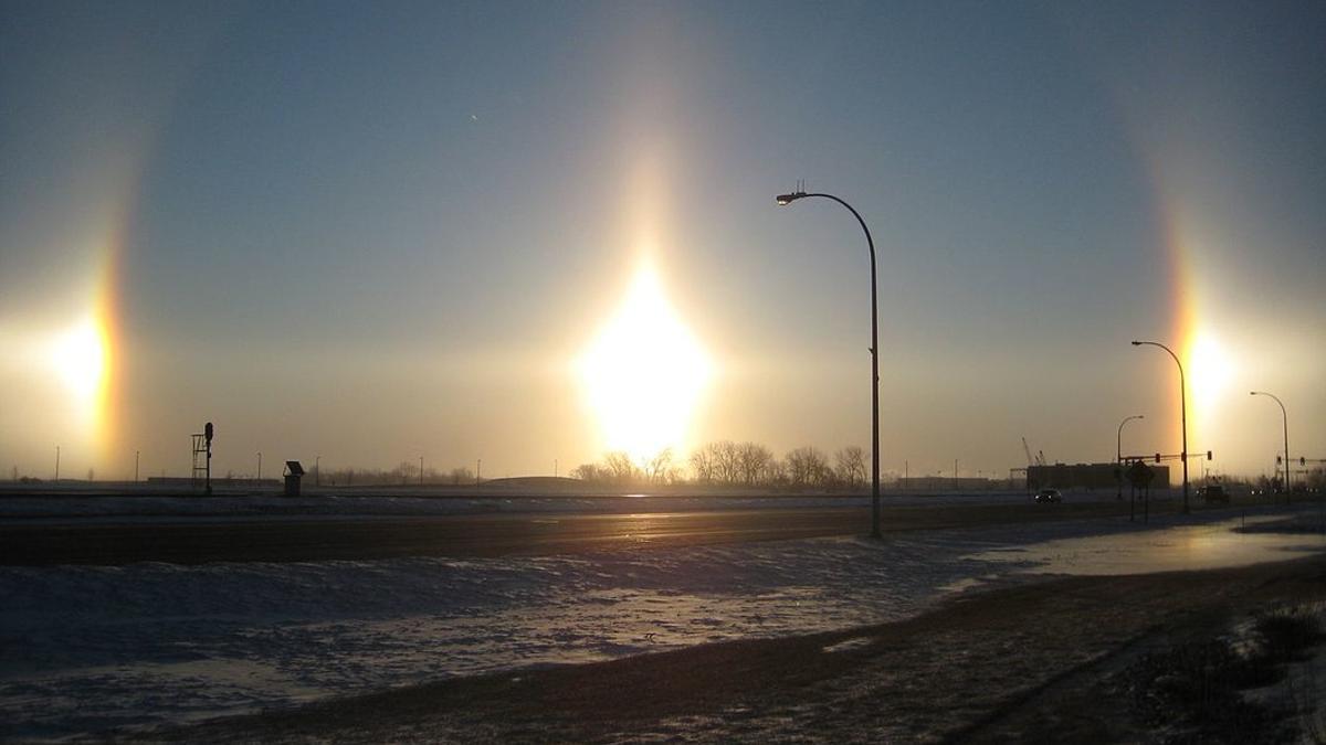 Tres soles muy brillantes en Fargo, Dakota del Norte, en una imagen tomada el Tomado el 18 de febrero del 2009.