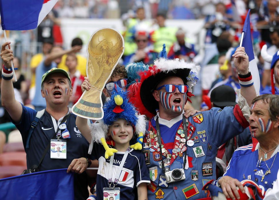 Las aficiones de Francia y Croacia en la final del Mundial