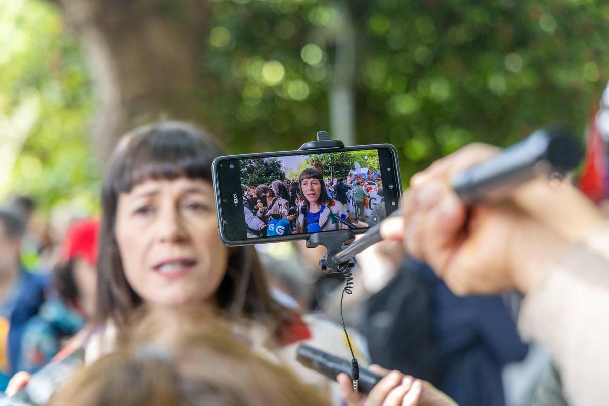 O galego inunda Santiago nun 17 de maio de reivindicación e festa: "Begoña Caamaño tería estado aquí con nós"