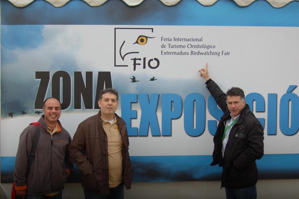 Alfredo Bea (d.) junto a dos empresarios mecos, en una de sus participaciones en FIO Extremadura.