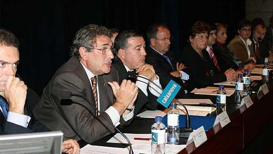 Carlos Mouriño y miembros de su consejo de administración durante la pasada junta de accionistas.
