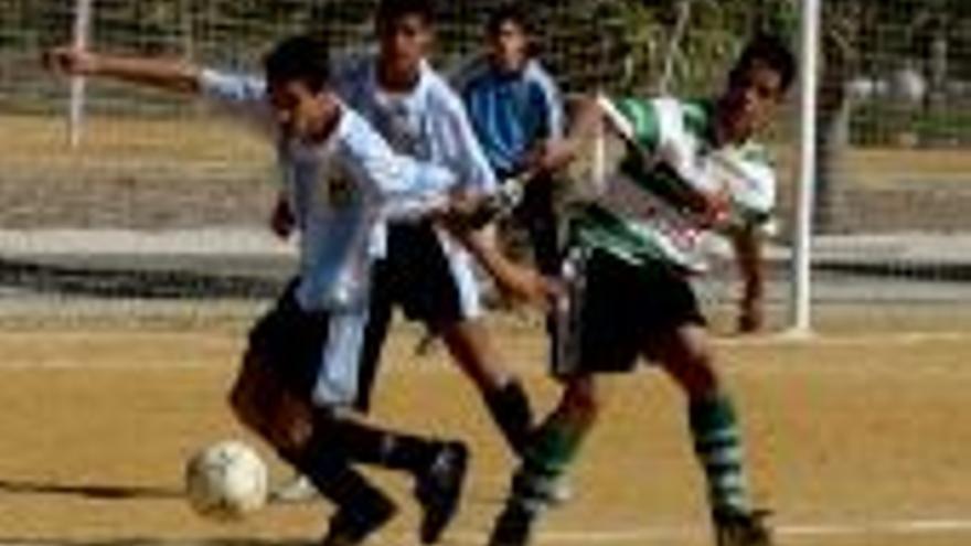 La selección cadete se examina en Salesianos