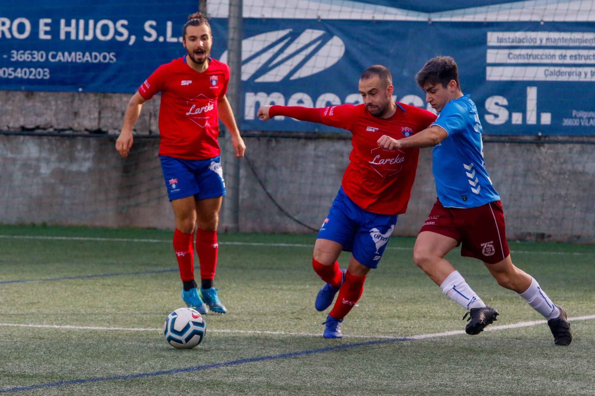 Las imágenes de la victoria del Umia sobre el Pontevedra B en A Bouza (3-0)