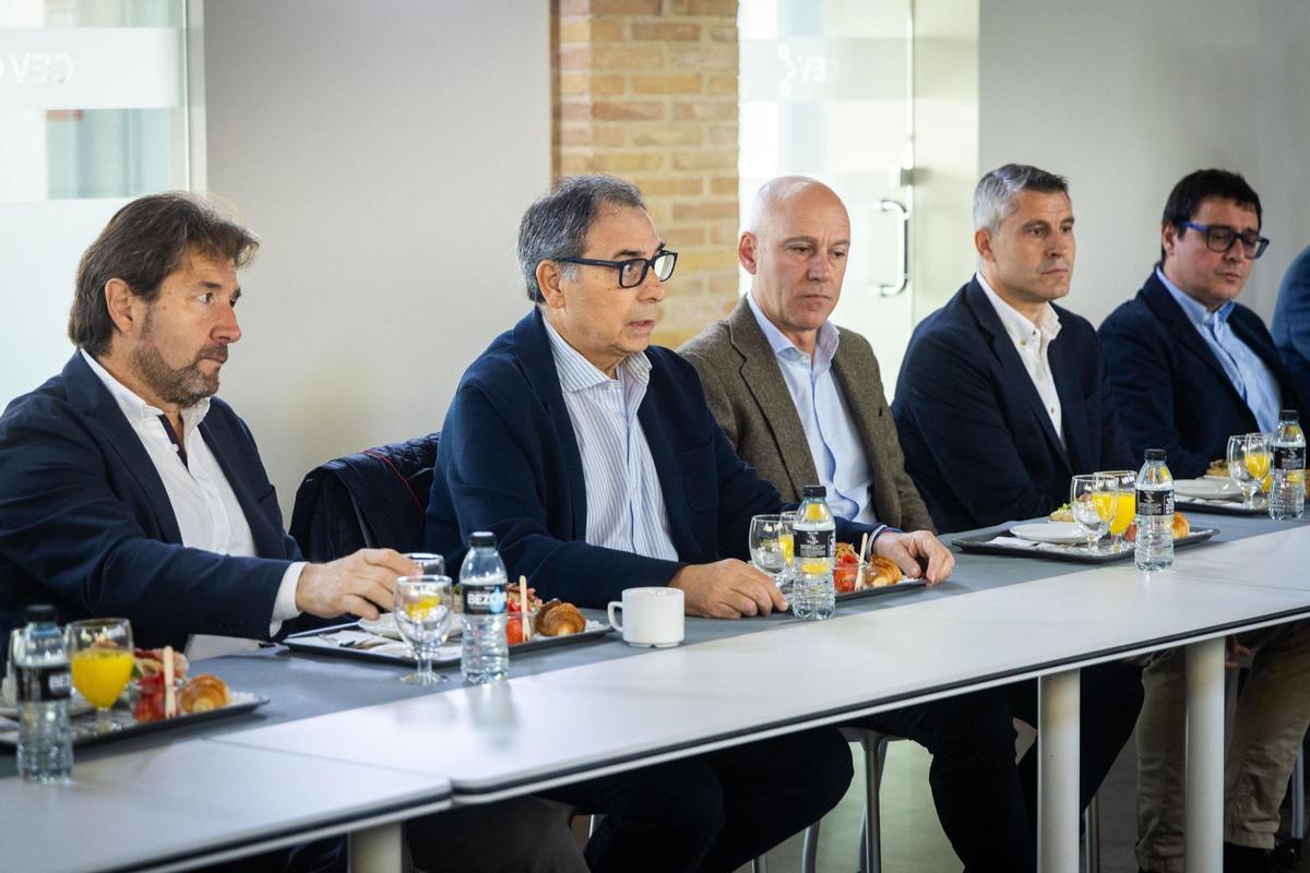 José Luis Santa Isabel, presidente de Fecoval, durante la reunión.