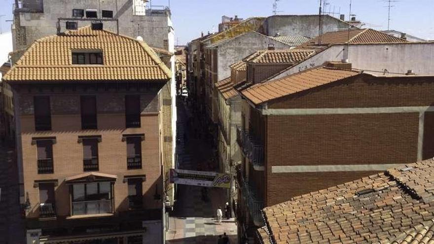 El Edificio Torío (la fachada blanca que sobresale a la izquierda) visto desde Santa María.