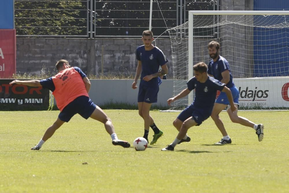 Entrenamiento del Real Avilés en el Suárez Puerta