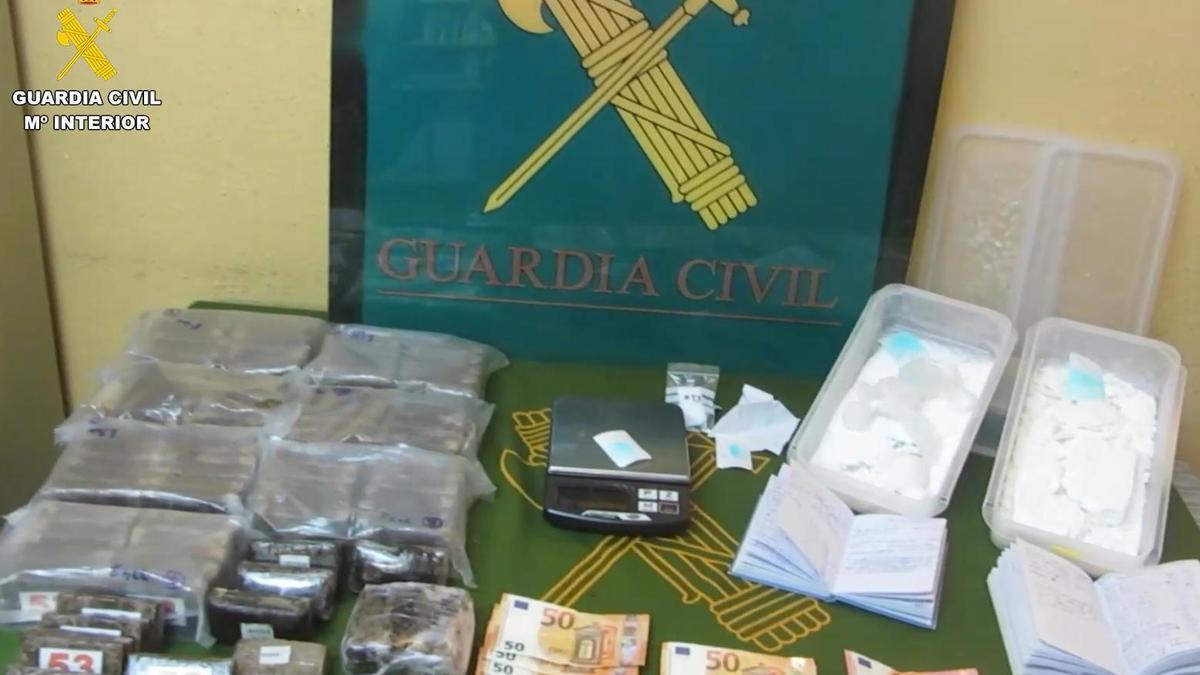 Detienen a una pareja en Madrid por cultivar marihuana en el interior de su casa