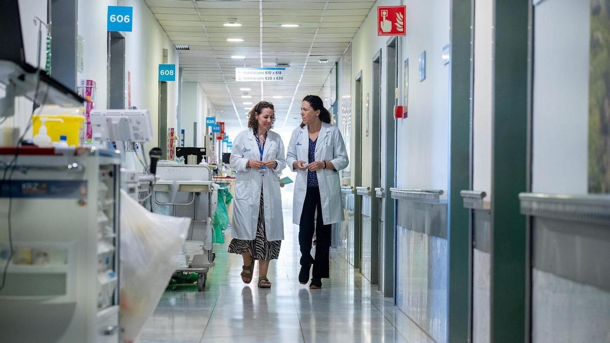 El equipo de la psicóloga Noelia Fernández y la doctora Judith Serna no solo atiende los síntomas físicos, sino también las necesidades emocionales, sociales y espirituales del paciente.