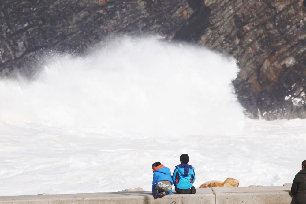 Temporal en Puerto de Vega