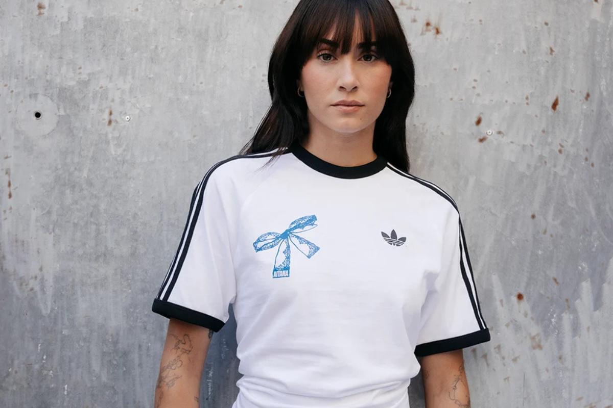 Una camiseta de manga corta y con corte clásico para homenajear a Adidas y Aitana