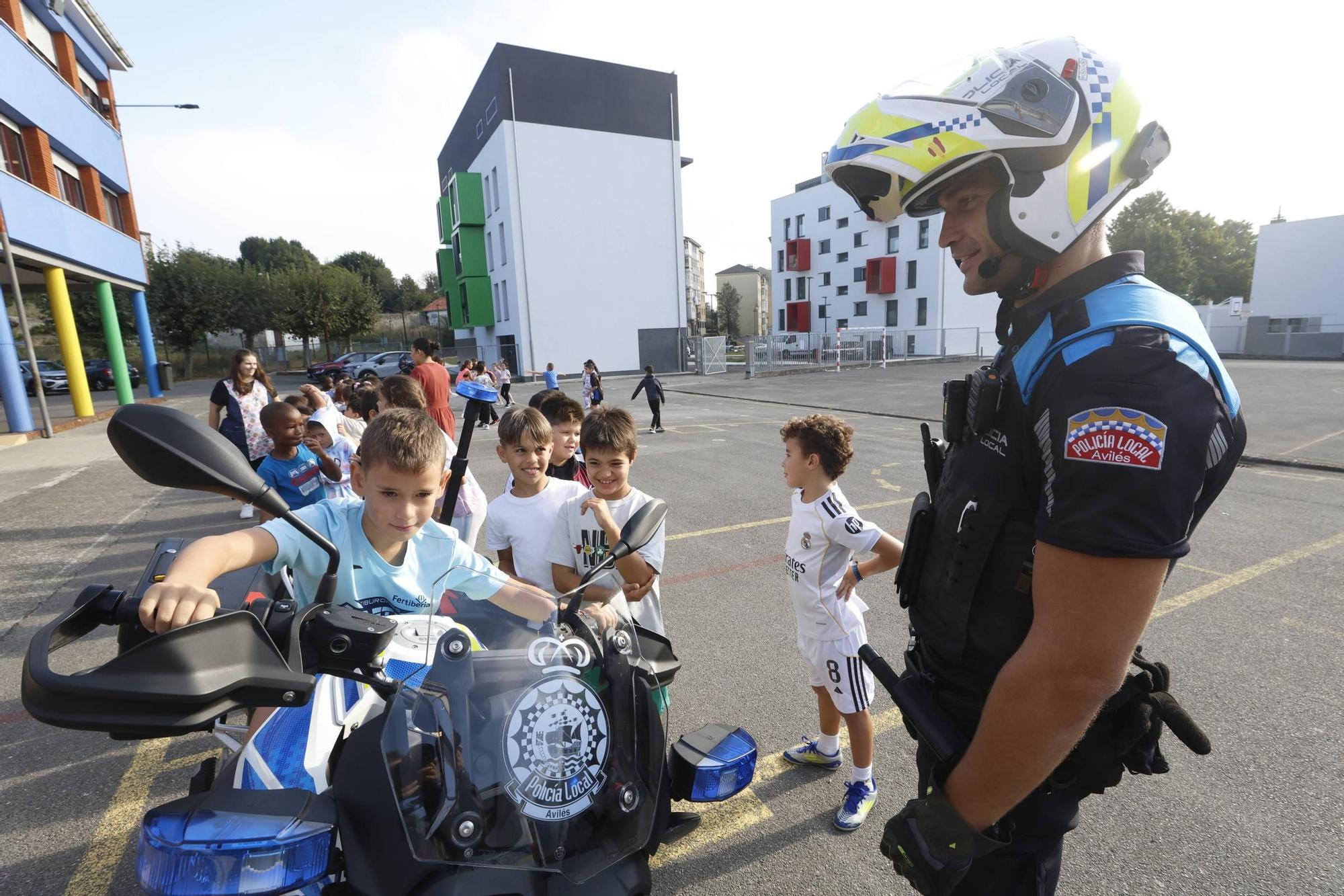 La Policía Local visita el colegio de La Luz