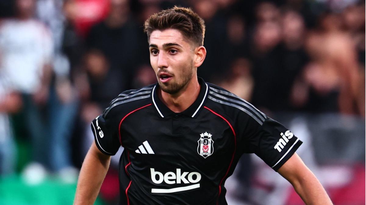 Demir Ege Tiknaz, durante un partido con el Besiktas