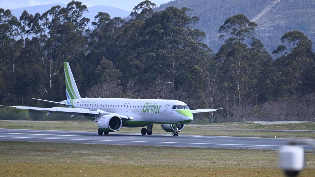 Binter "se pone a 100" en Peinador: alcanza el centenar de vuelos mensuales con Canarias