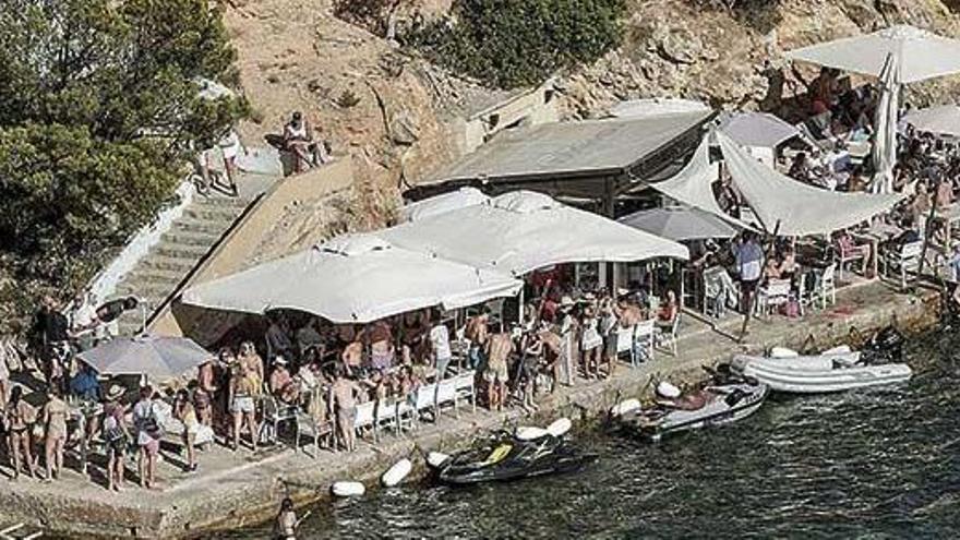 Turistes en una festa a les Balears.