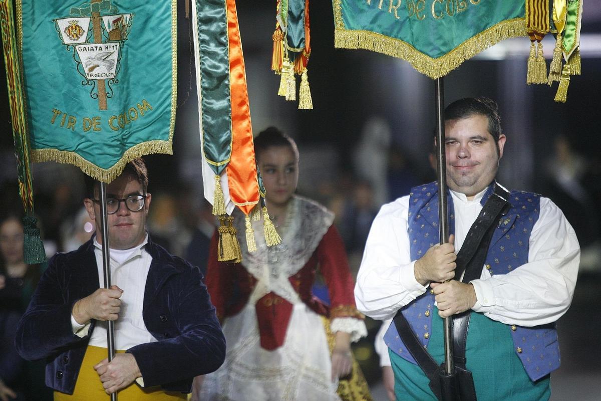 Portaestandartes de la comisión, el pasado sábado en la presentación.