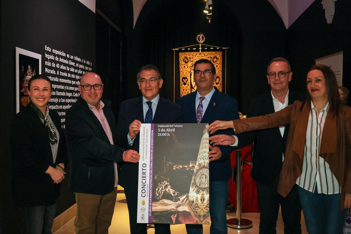 Los presidentes de morados y blancos participaban en la presentación junto al edil de Cultura.