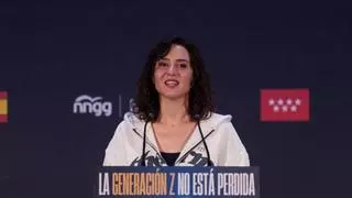 Ayuso defiende al alcalde de Móstoles y acusa a la izquierda de "desguazar la vida de una persona"