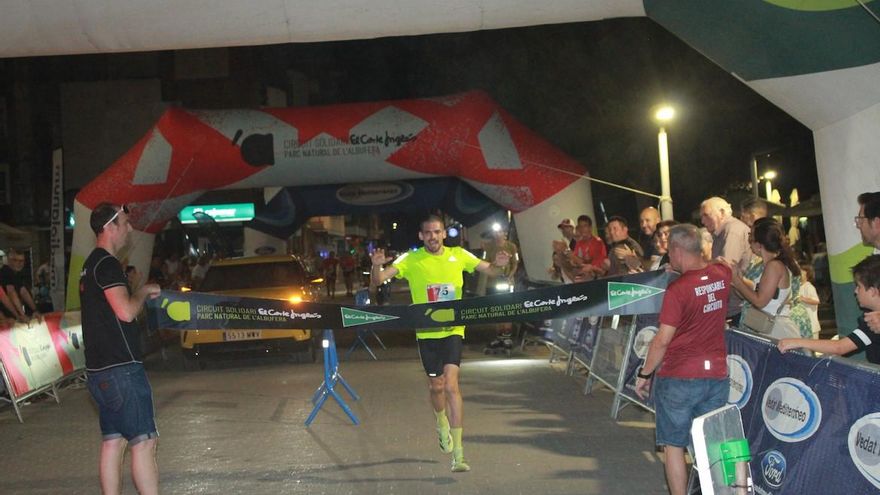 Carlos Jiménez y Reyes Moreno fueron los ganadores en la Volta a Peu nocturna de Almussafes, sexta prueba del Circuit Solidari El Corte Inglés Parc Natural de l´Albufera