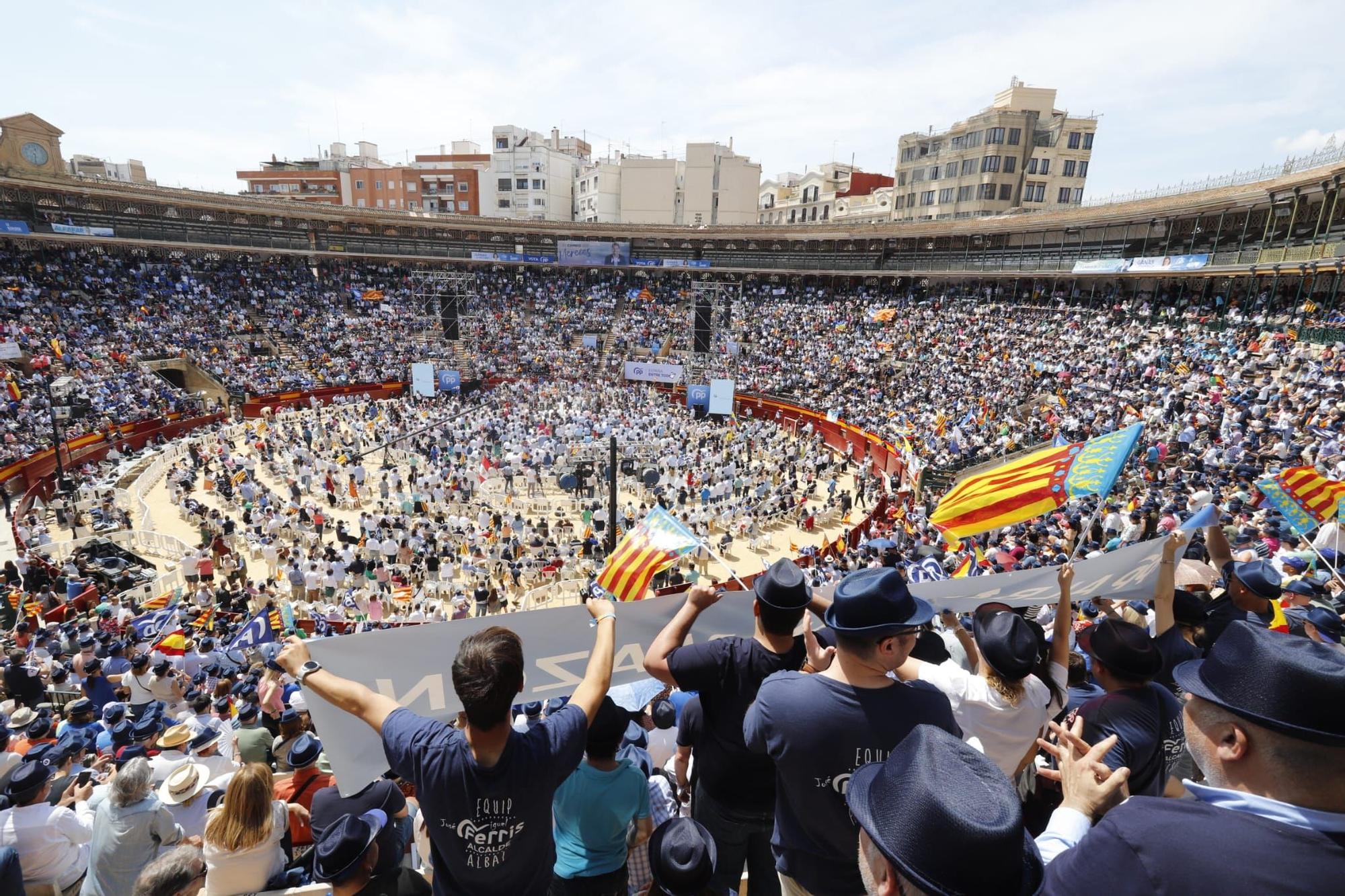 Mitin central del PPCV en la Plaza de Toros de València