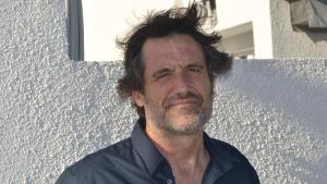 El escritor Marc Colell, autor de Las crines, Premio Café Gijón de Novela 2025.
