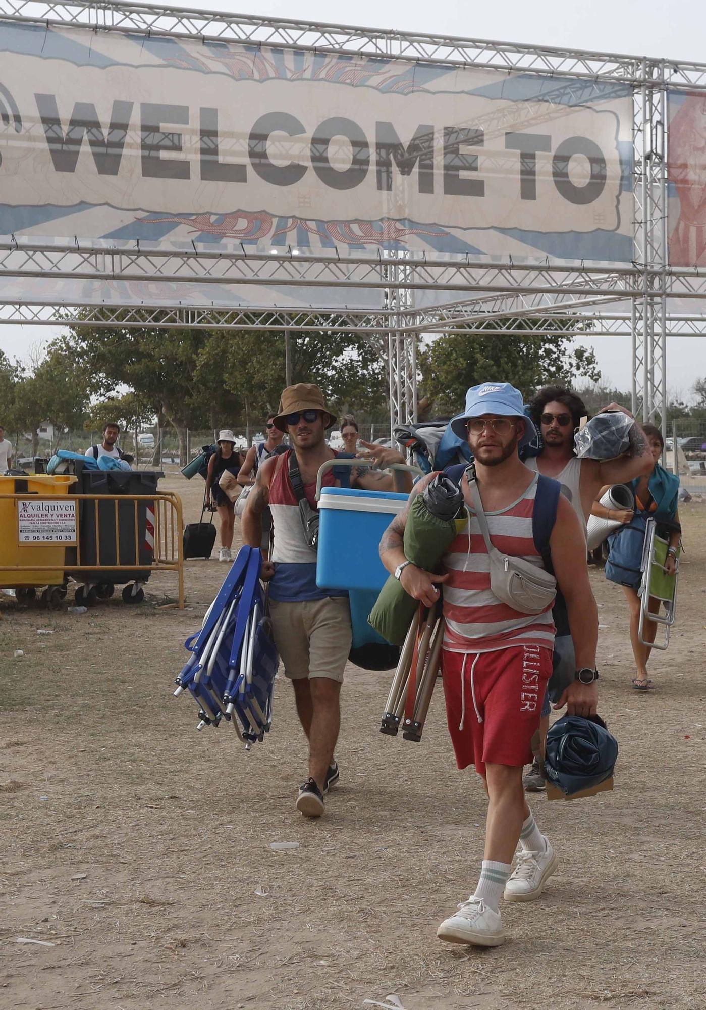 Los acampados en el Medusa comienzan a abandonar Cullera