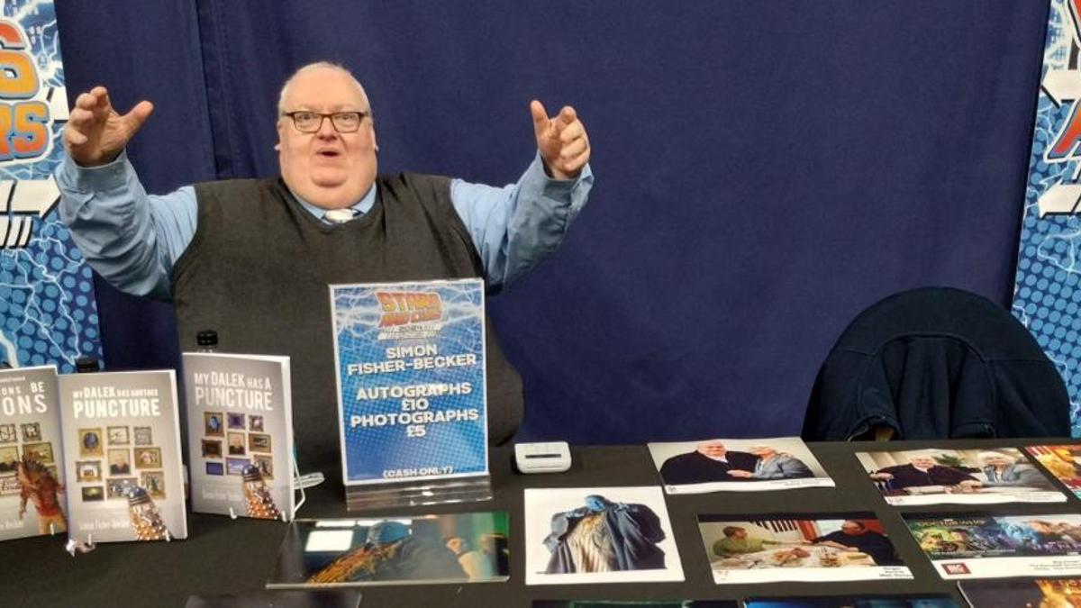 Fallece Simon Fisher-Becker, el inolvidable fantasma de 'Harry Potter' y actor de 'Doctor Who'