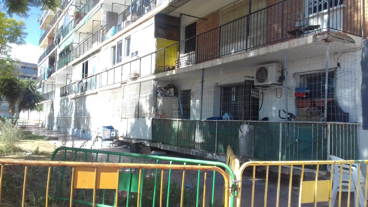 El bloque 67 presenta problemas en el forjado y sus balcones tienen peligro de desprendimientos.