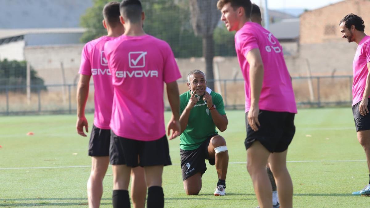 Robles dirige la sesión del Córdoba CF mientras Juan Sabas viaja a Baréin