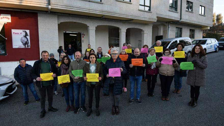 Indignación entre los afectados por un desahucio en Barro ante la “alta” tasación de sus pisos por la Sareb