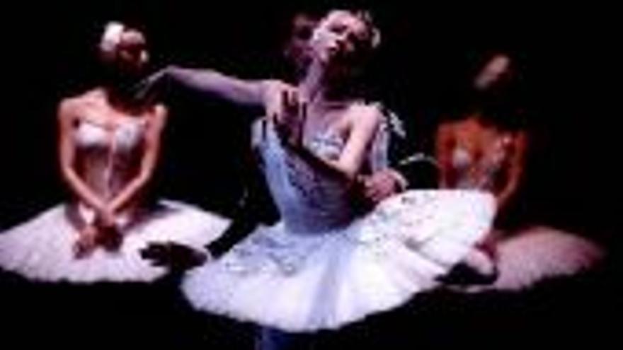 EL AUDITORIO DE CACERES SE ENTREGA AL ARTE DEL BALLET DE KIEV