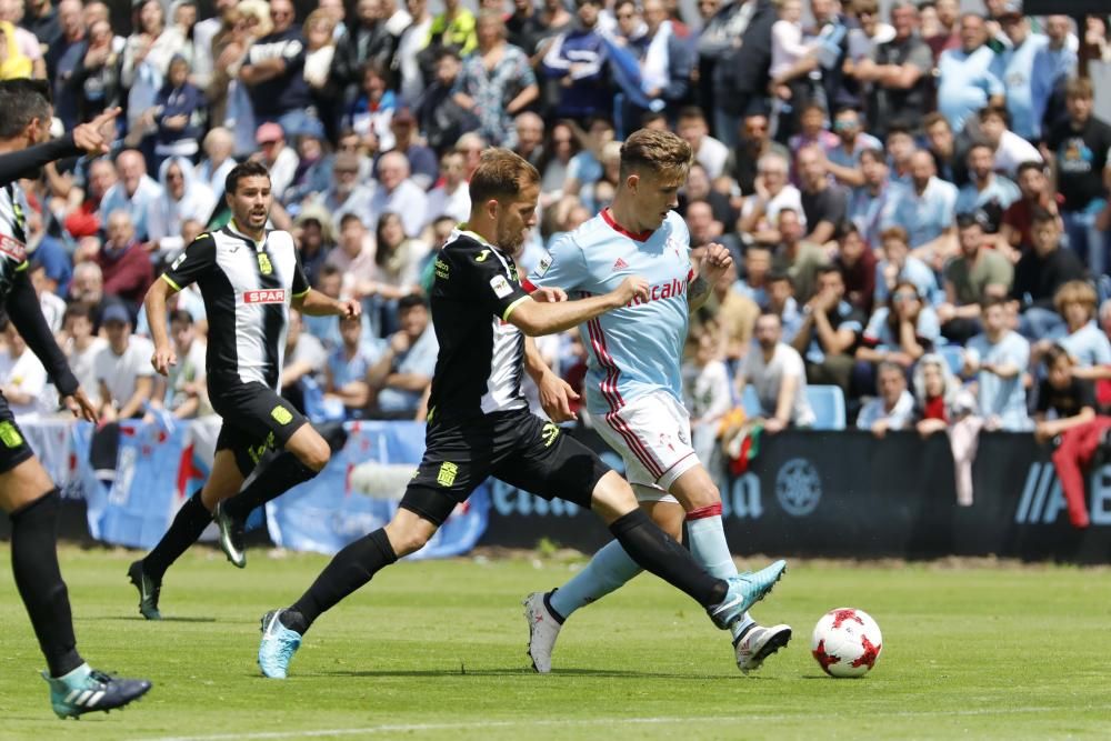 Las mejores imágenes de la semifinal del playoff de ascenso entre el Celta B y el Cartagena en un campo de Barreiro abarrotado.