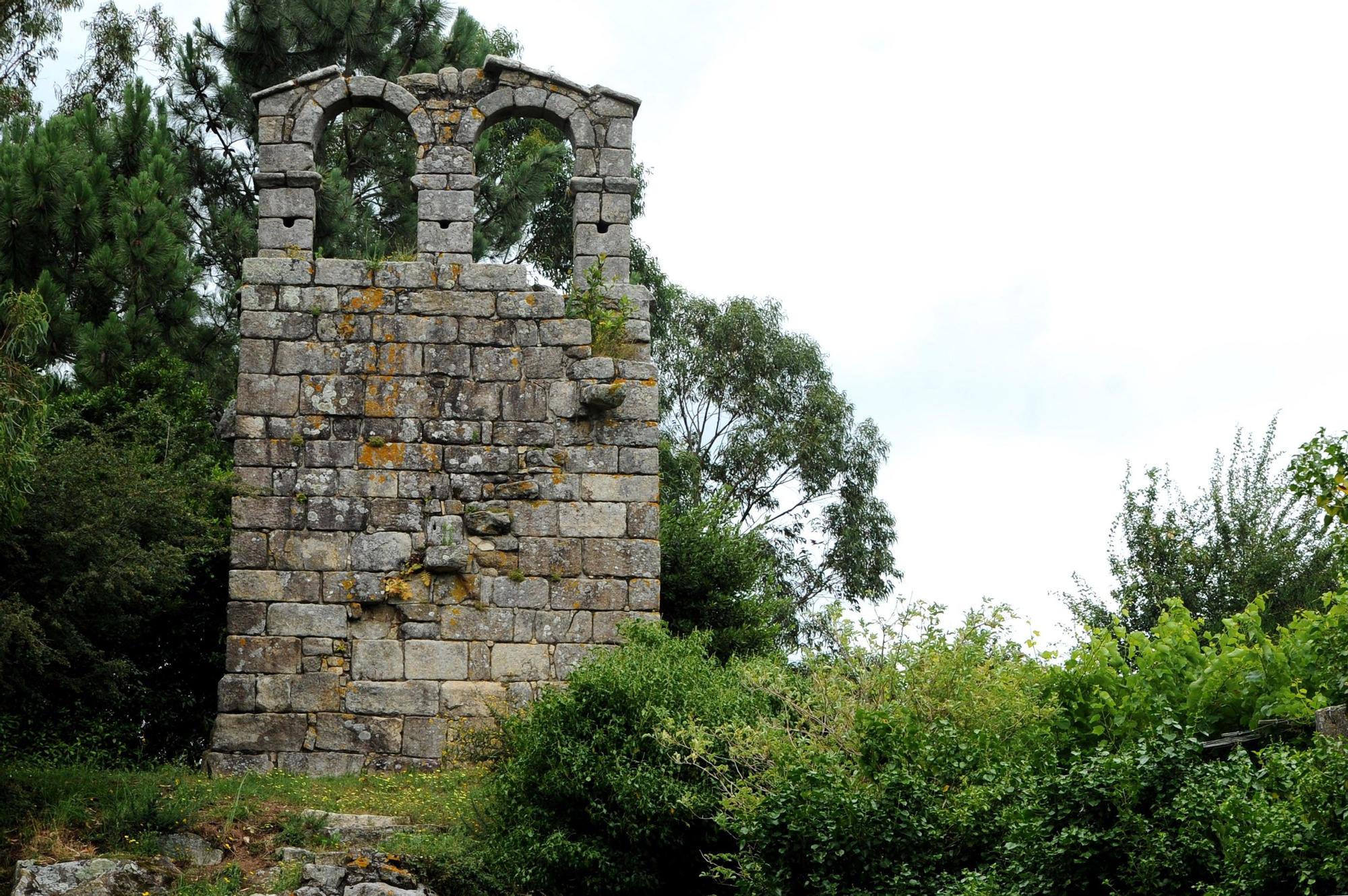 Ruinas de la Torre de Cálago en Vilanova de Arousa