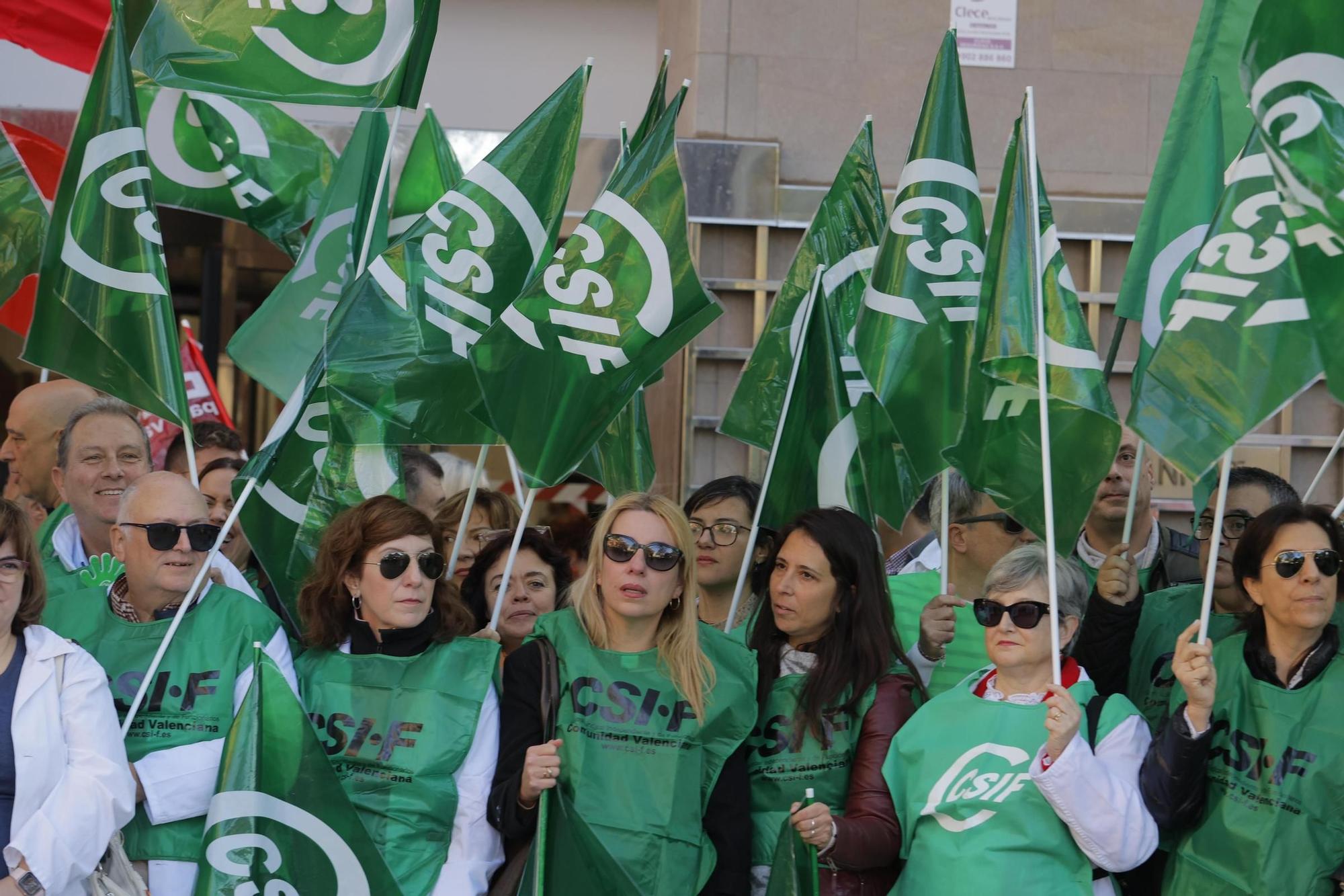 Protesta de los sanitarios valencianos frente a la conselleria