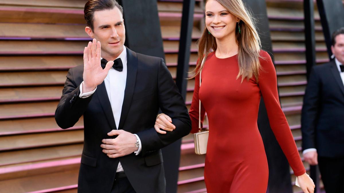 Behati Prinsloo y Adam Levine