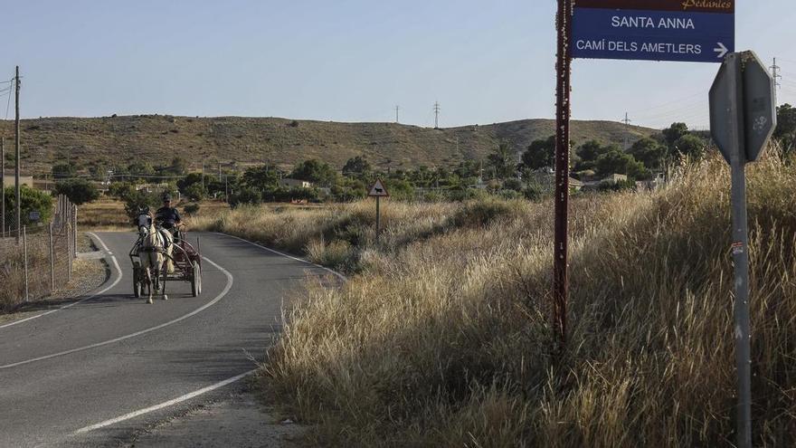 Ecologistas alertan de que una planta solar de Santa Ana, en Elche, se solapa con el futuro camping