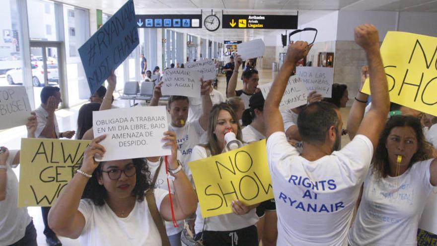 Els sindicats de Ryanair convoquen una &#039;macrovaga&#039; per a finals de mes