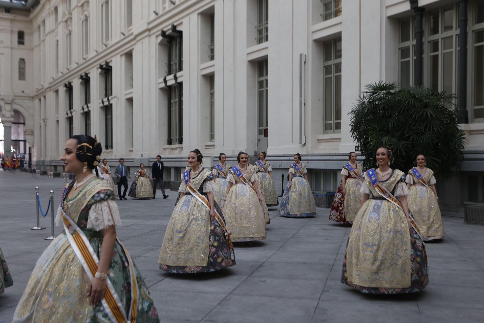 Las mejores imágenes de la recepción a las falleras en el Ayuntamiento de Madrid