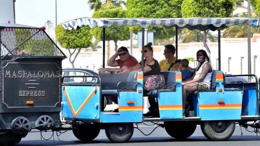 Turistas en Playa del Inglés