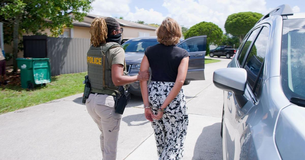 El ICE detiene, el pasado jueves en Miami, a Adys Lastres Morera, hermana de la directora del conglomerado militar cubano Grupo de Administración Empresarial S.A.(GAESA), Ania Guillermina Lastres Morera, después de que Washington le revocara la residencia permanente.