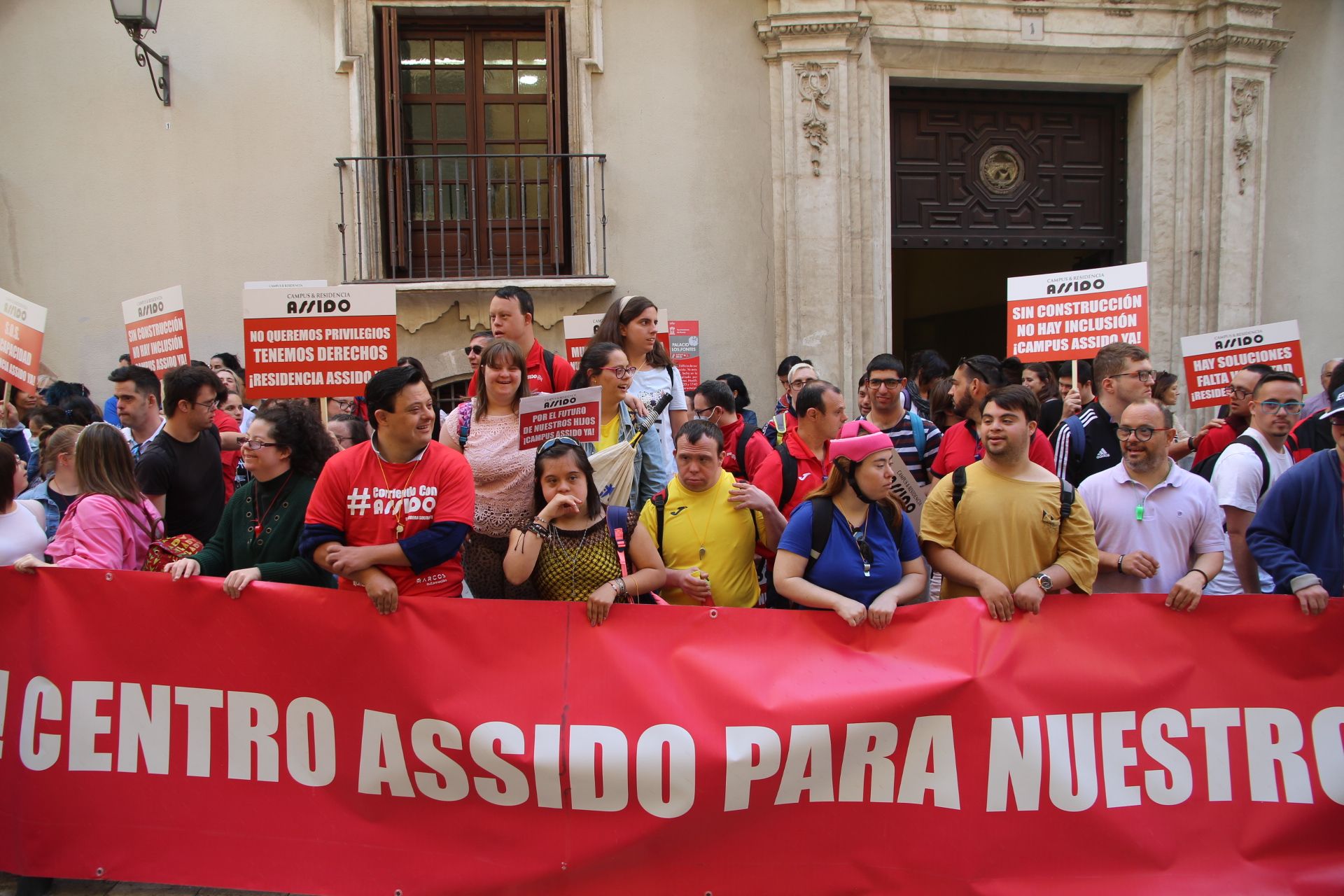 Concentración de Assido en Murcia ante la CHS